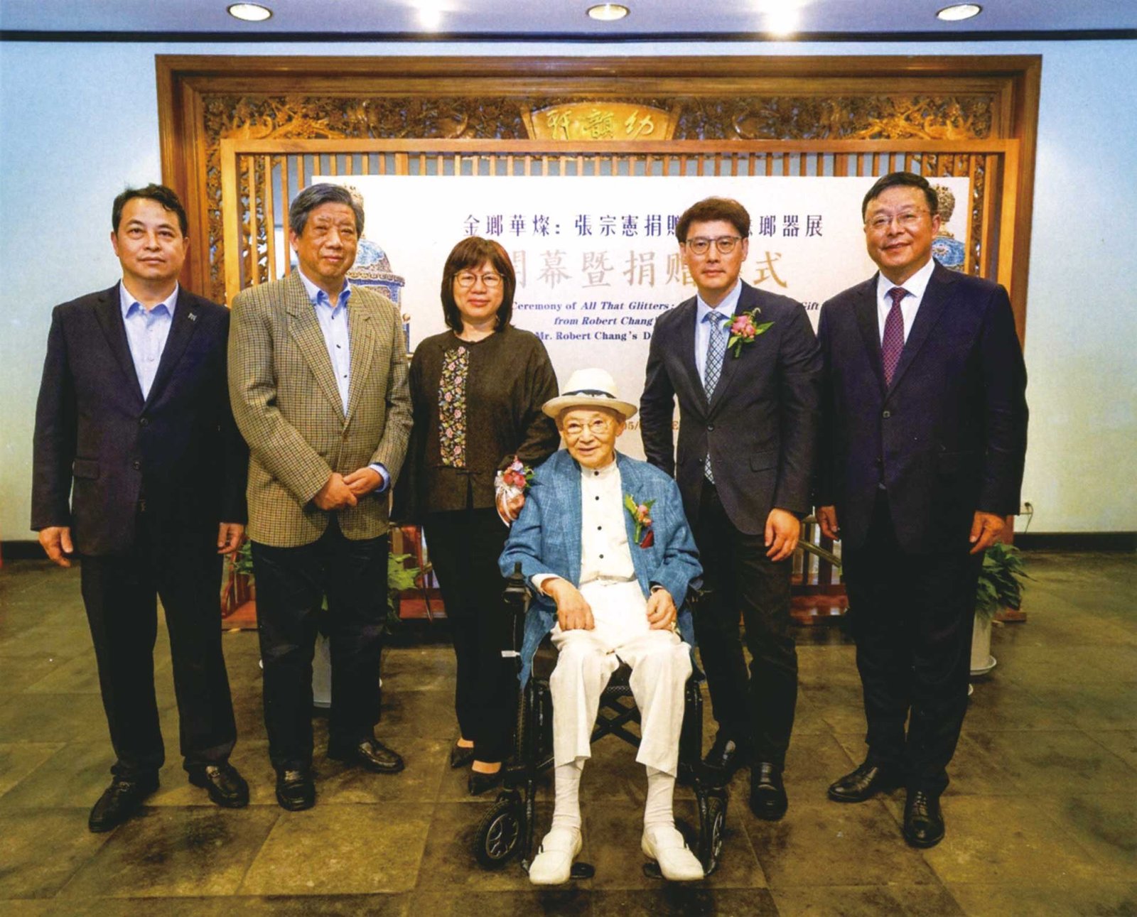 5/8 儀式現場上海博物館黨委副書記、紀委書記王萬春，上海博物館研究館員陳克倫、黨委書記湯世芬、收藏家張宗憲、上海博物館館長褚曉波、上海博物館副館長李峰