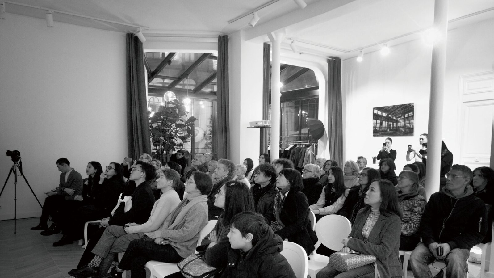 2026年2月10日，李真巴黎發表會